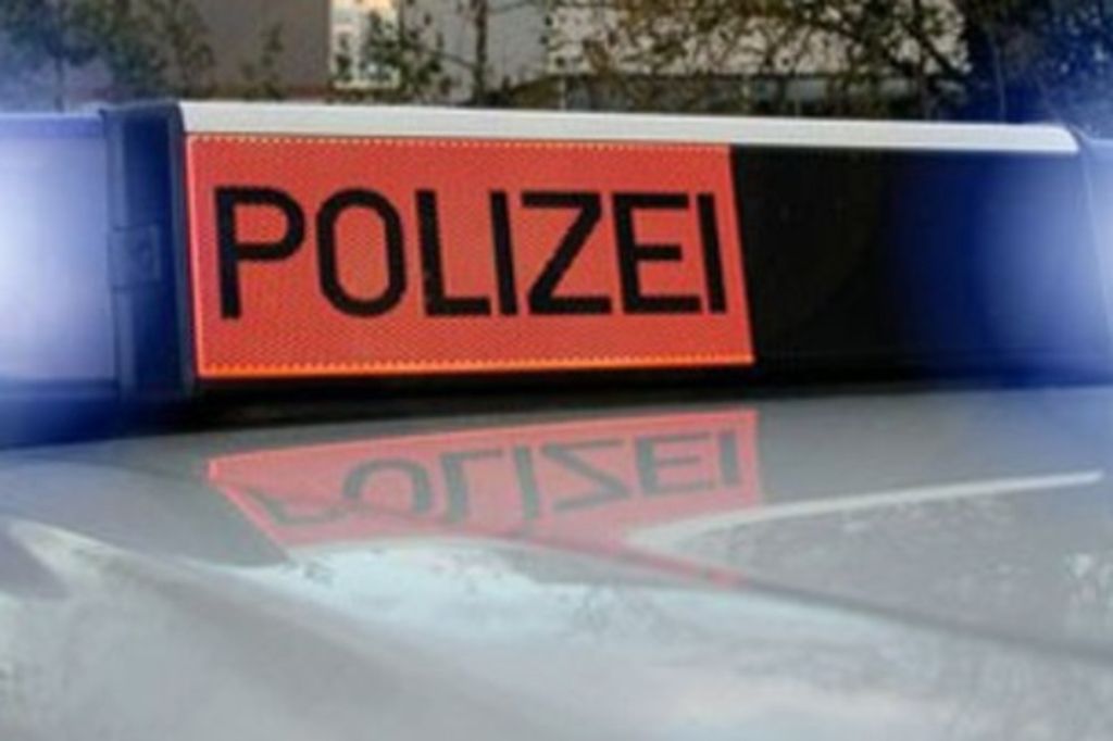 Des fuyards percutent 2 fois une voiture de police