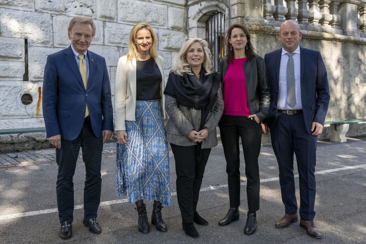 Philippe Morel (MCG), Delphine Bachmann (Centre), Nathalie Fontanet (PLR), Anne Hiltpold (PLR) et Lionel Dugerdil (UDC) se sont alliés pour récupérer la majorité de droite au Conseil d’État genevois.
