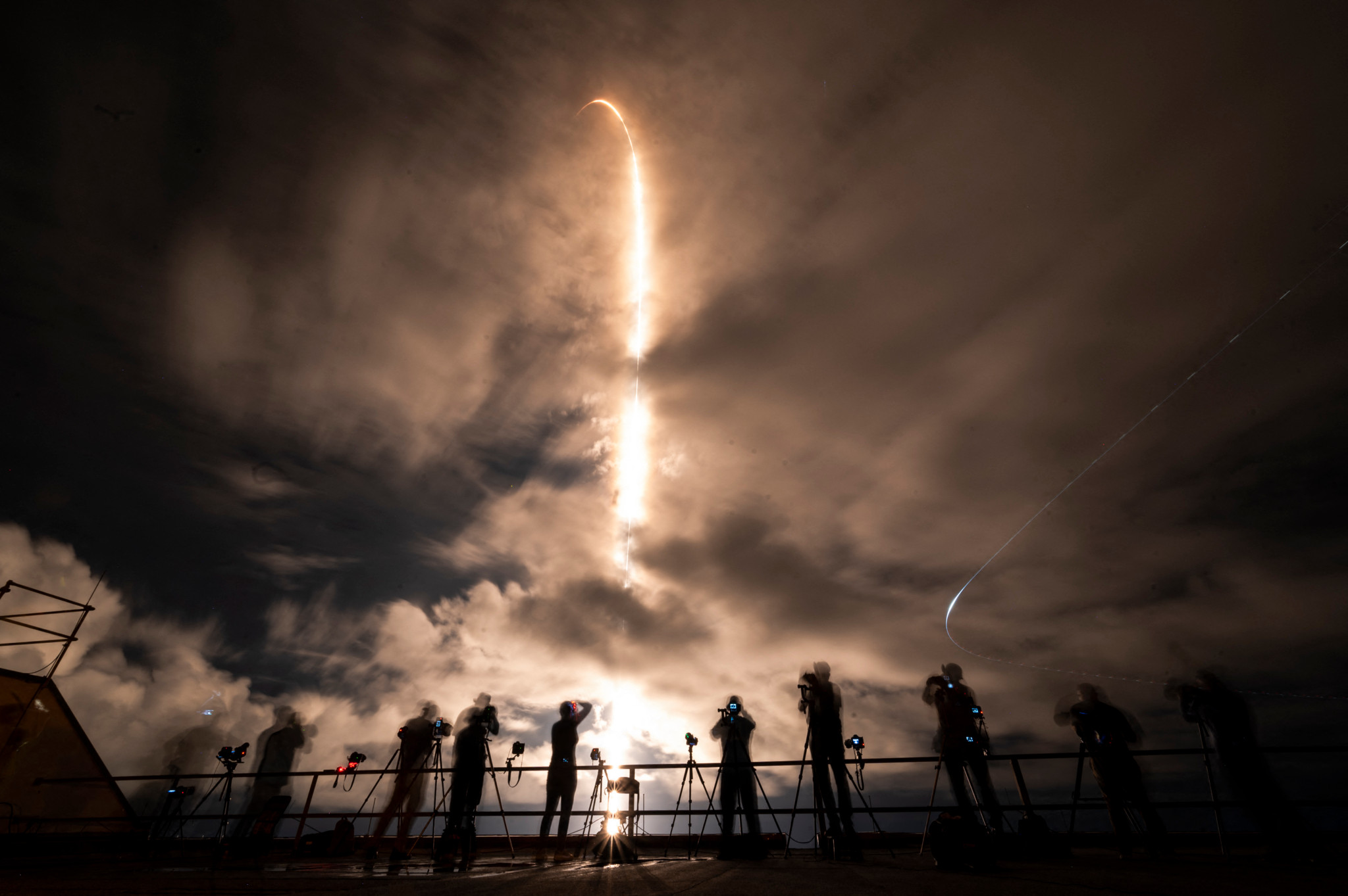 Une fusée SpaceX Falcon 9 avec la capsule Crew Dragon Resilience décolle du complexe de lancement 39A au Kennedy Space Center à Cap Canaveral, Floride, avec l'équipage de la mission Polaris Dawn.
