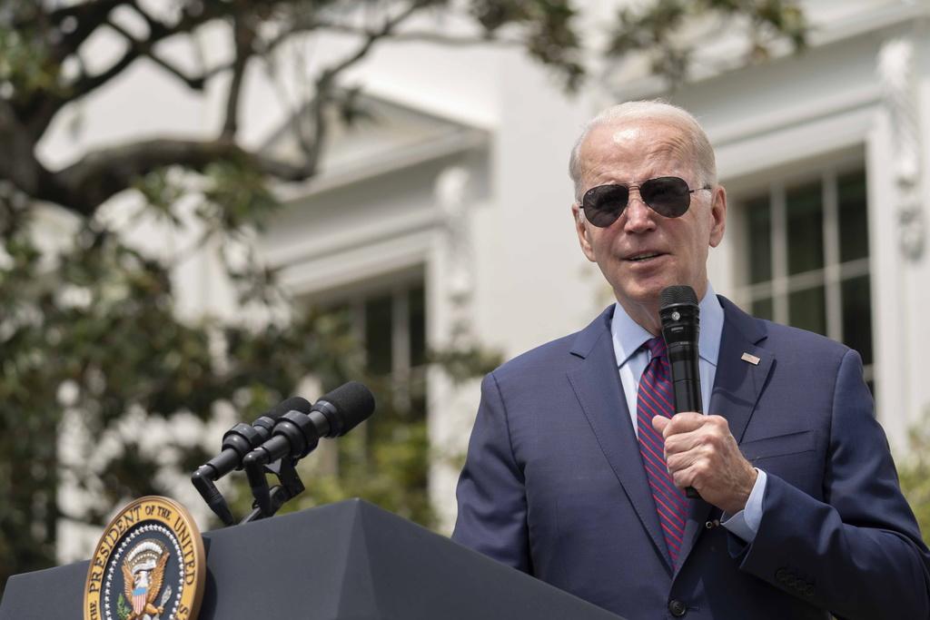 epa10595043 US President Joe Biden speaks during during a 'Take Your Child To Work Day, on the South Lawn of the White House in Washington, DC, USA, 27 April 2023. EPA/Bonnie Cash / POOL
