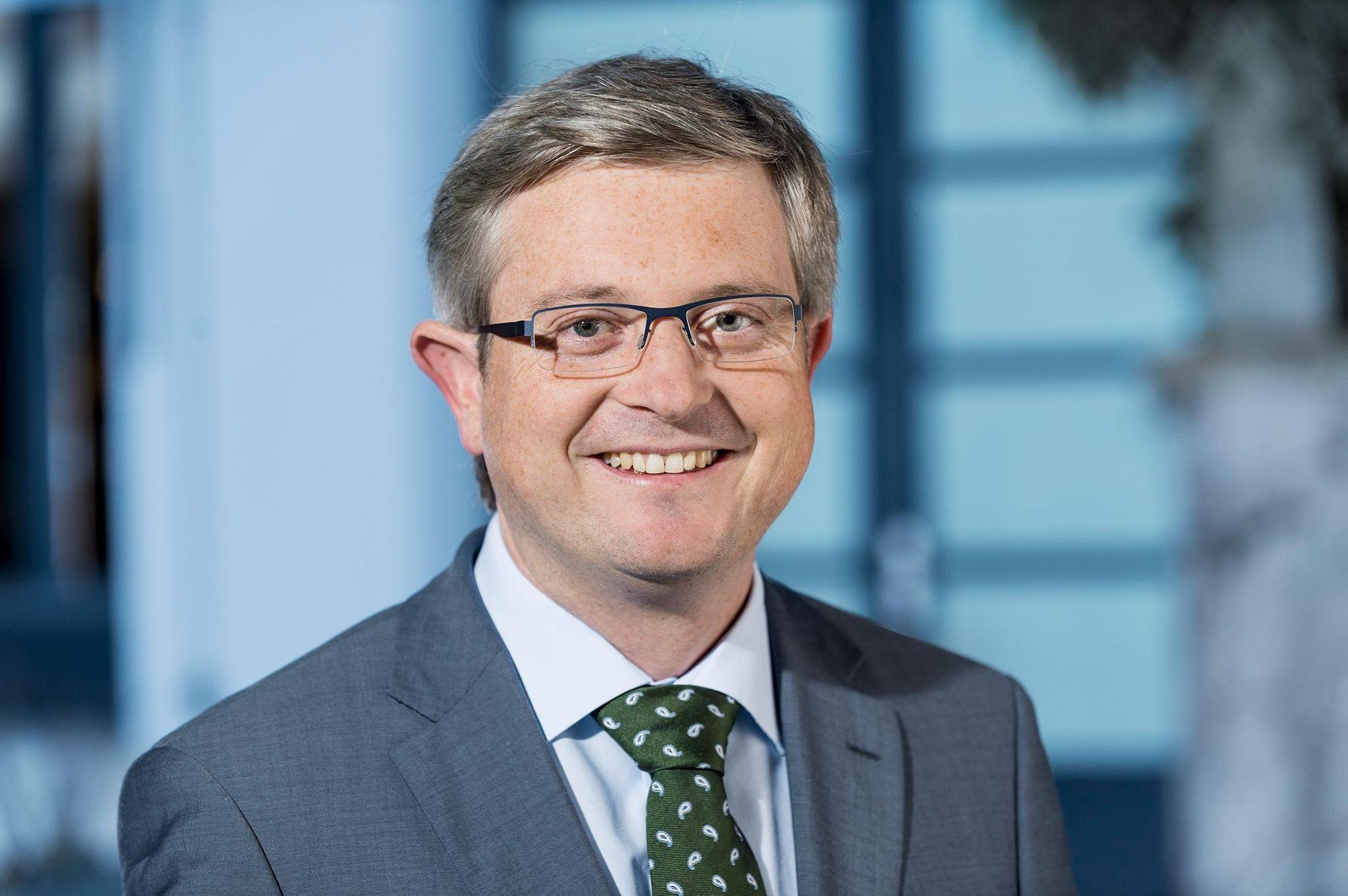 Volksvertreter sind innerhalb ihrer Amtszeit kaum absetzbar. Sie deshalb politisch kaltzustellen sei zwar ein beliebtes Instrument, aber juristisch nicht einwandfrei, sagt Staatsrechtsprofessor Andreas Glaser.
