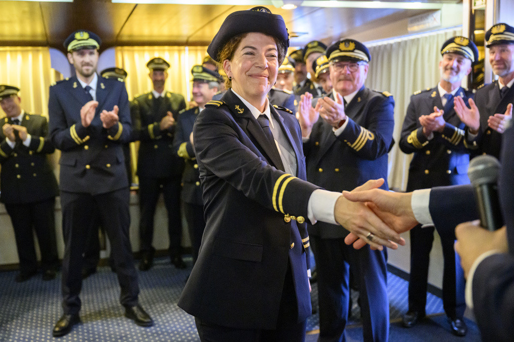 La premiere femme capitaine de la CGN, Sophie Aymon.