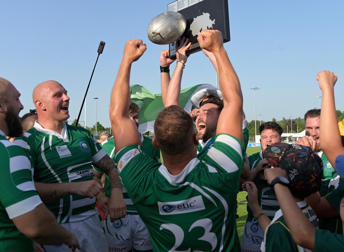 Yverdon remporte le trophée de champion de Suisse de LNA.
