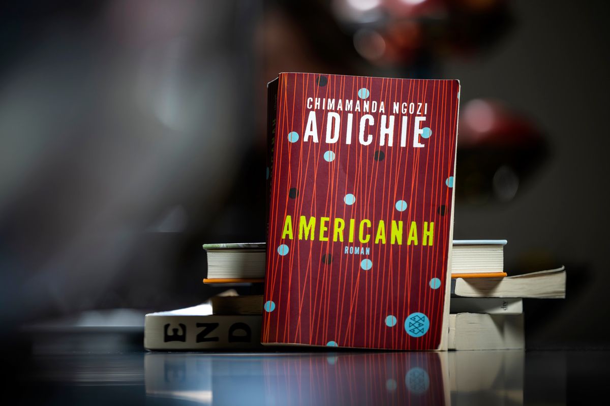 -Apropos-der-t-gliche-Podcast-Unser-Buch-sommer-Americanah-zeigt-wie-willk-rlich-das-Leben-sein-kann-