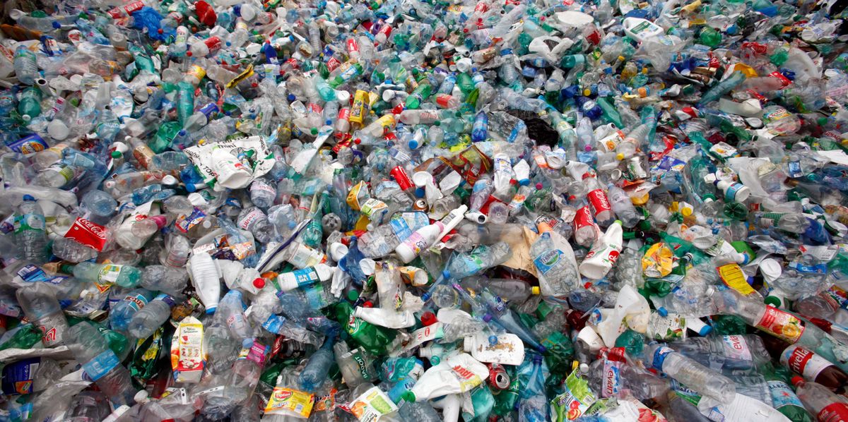 Des déchets plastiques.