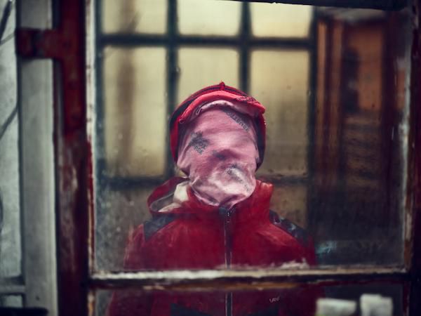 Neuchâtel, printemps 2020. «Un champ de bataille où l'imaginaire enfantin le dispute au surréalisme ambiant», selon Guillaume Perret.