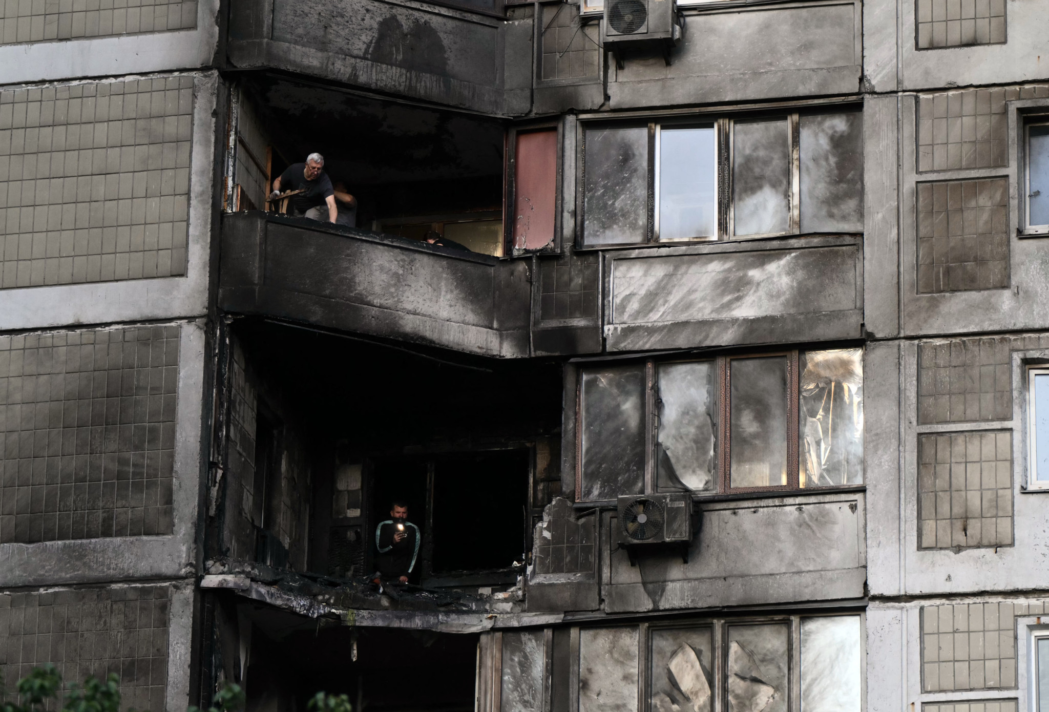 Guerre en Ukraine: Huit morts dans des frappes russes visant villes et centres de données