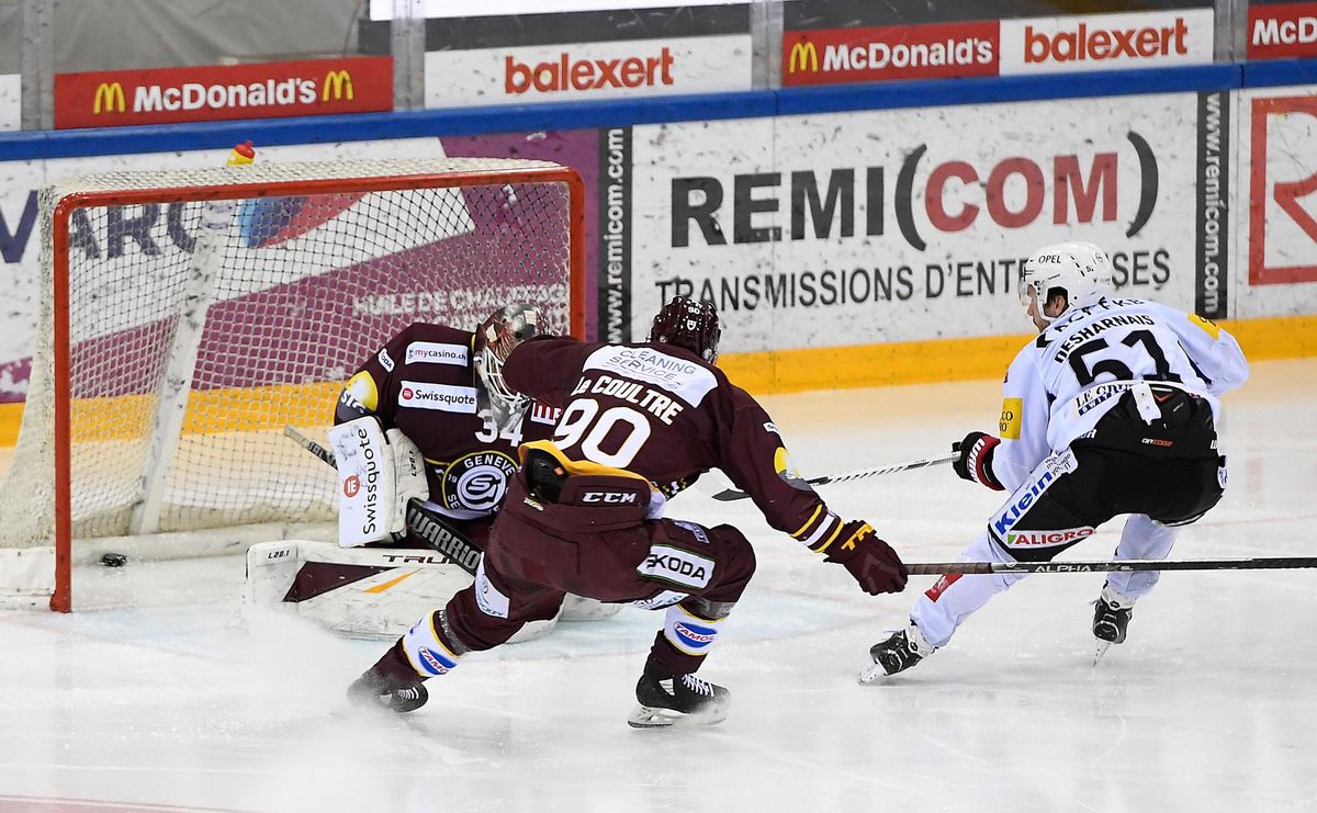 but 0-2 : puck au fond - DESCLOUX - LE COULTRE  (GS) - DESHARNAIS (FR) qui a marqué    27.3.2021 , Genève-Servette - Fribourg Gottéron  GS-FRphoto Eric Lafargue