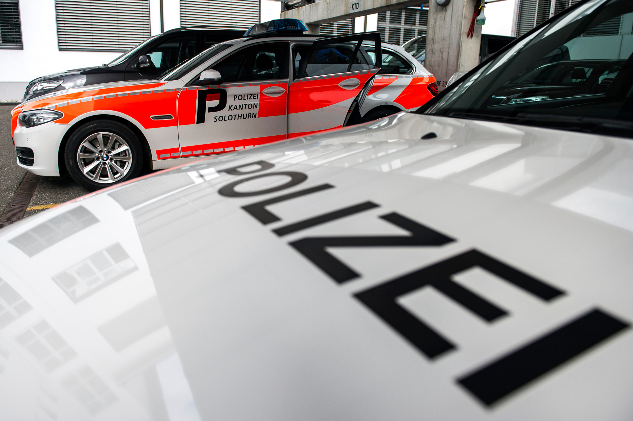 Polizeiauto des Kantons Solothurn mit geöffneter Tür, aufgenommen am 13. Juli 2013.
