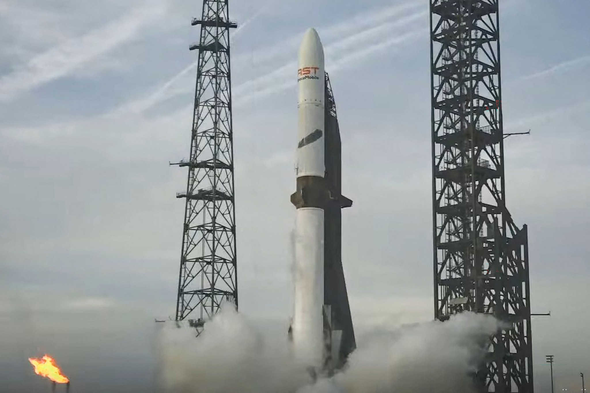 Untersuchungen laufen: Bezos-Rakete setzt Satellit in falscher Umlaufbahn ab