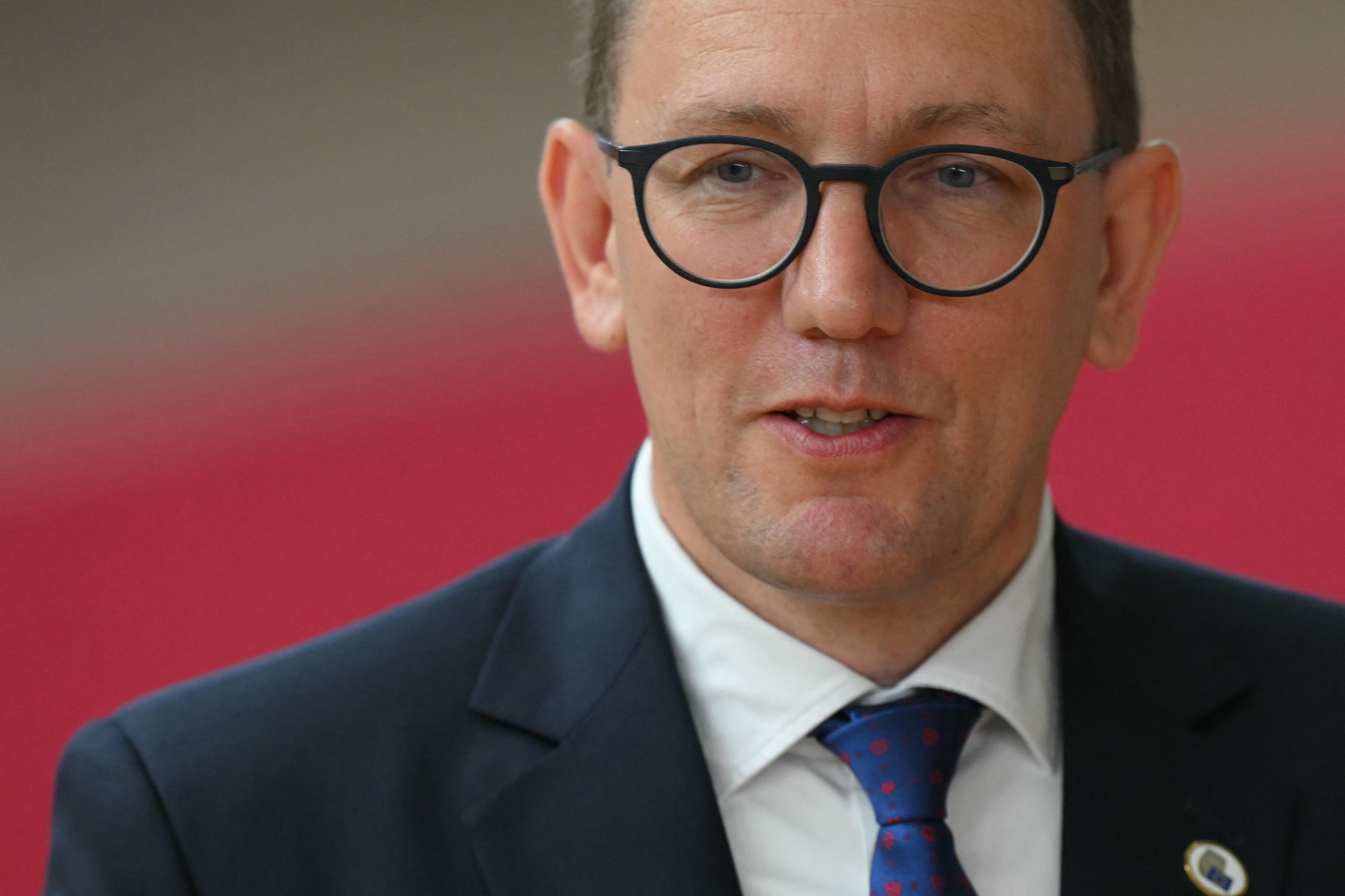 Le Premier ministre estonien Kristen Michal arrive au Conseil européen à Bruxelles le 26 juin 2025 pour discuter des défis géoéconomiques et des développements en Ukraine et au Moyen-Orient.