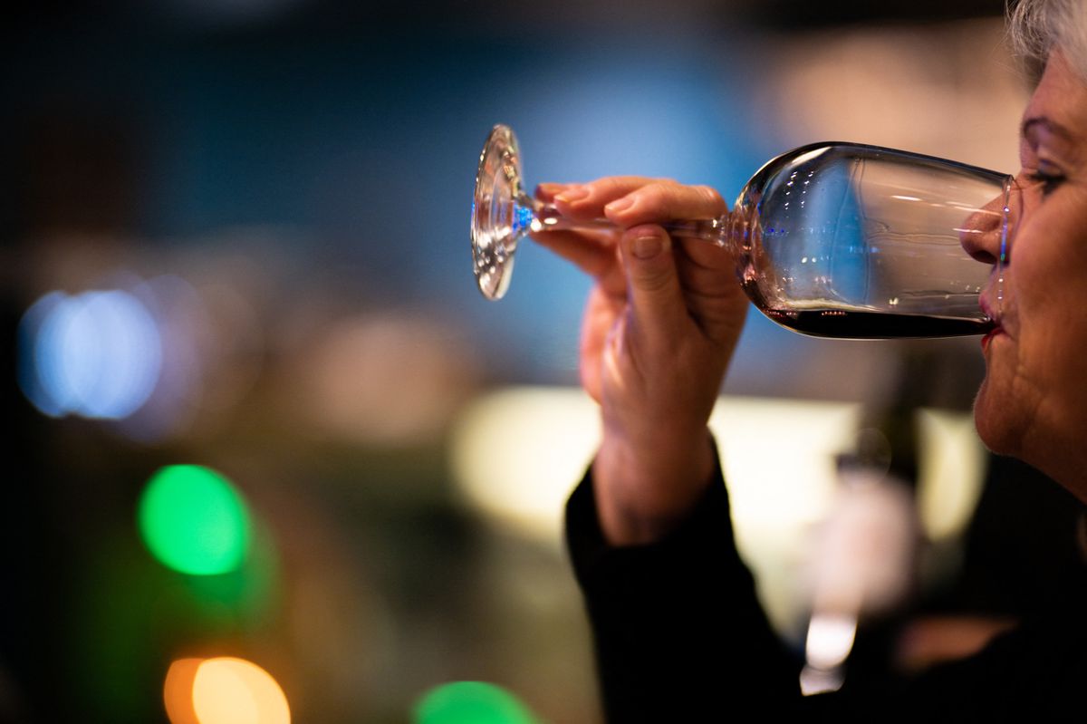 Du côté des buveurs, la consommation a reculé l’an dernier de 3% à 221 millions d’hectolitres, son plus bas niveau depuis 1996