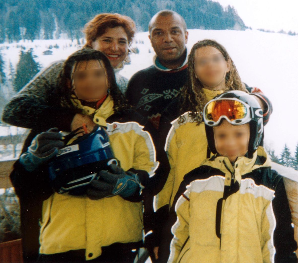 La famille Flactif. De haut en bas et de gauche à droite: Graziella Ortolano, la mère, et  Xavier Flactif, le père, ainsi que leurs trois jeunes enfants Lætitia, Sarah et Grégory.