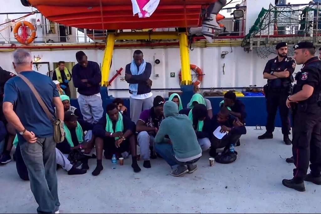 Paris prêt à accueillir 10 migrants du Sea-Watch 3