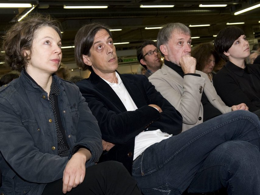 In einer Reihe mit den bekanntesten Schweizer Autoren: Dorothee Elmiger neben Urs Faes, Pedro Lenz und Melinda Nadj Abonji. (14. November 2010) In einer Reihe mit den bekanntesten Schweizer Autoren: Dorothee Elmiger neben Urs Faes, Pedro Lenz und Melinda Nadj Abonji. (14. November 2010)