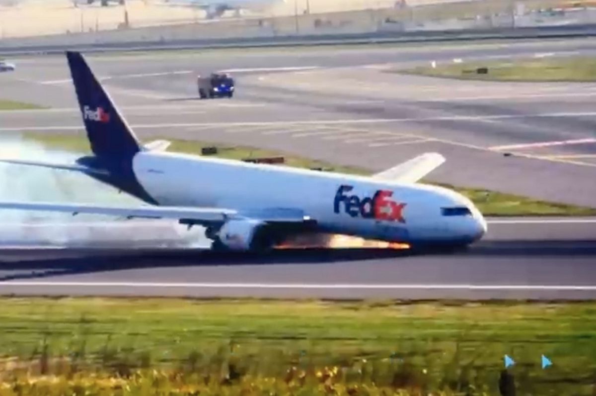 Flieger muss in Istanbul auf dem Rumpf landen