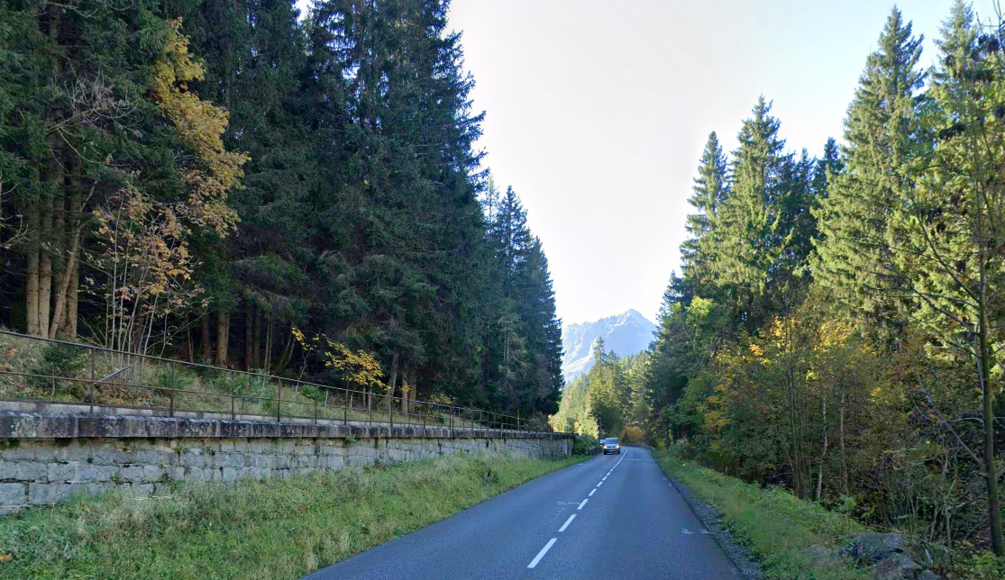 Accident en Haute-Savoie: Un Suisse désincarcéré de sa Ferrari après un accident à la frontière