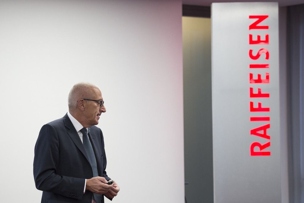 Pierin Vincenz, Vorsitzender der Geschaeftsleitung, spricht an der Bilanzmedienkonferenz der Raiffeisen Gruppe, am Freitag, 27. Februar 2015, am Hauptsitz in St. Gallen. (KEYSTONE/Gian Ehrenzeller)