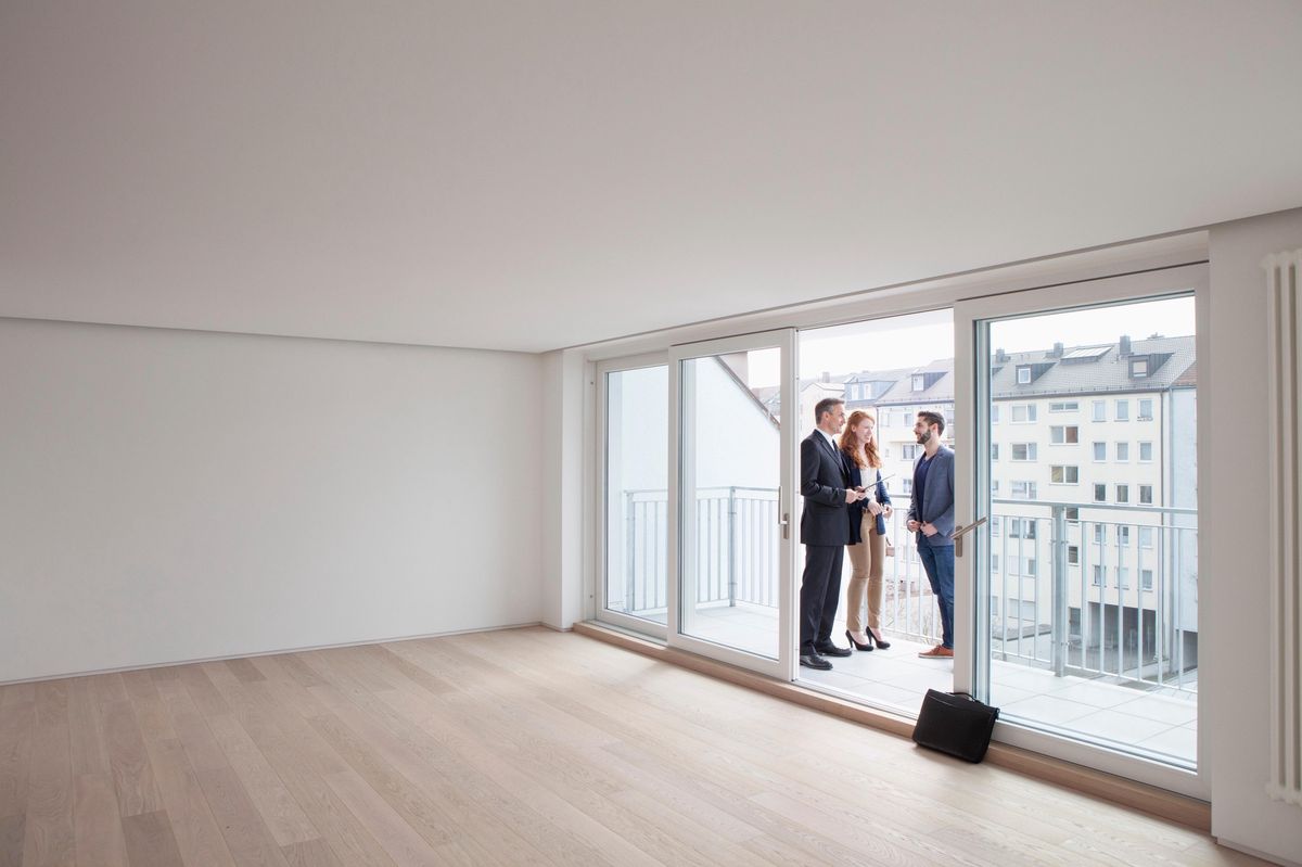 Des promoteurs se retrouvent coincés avec des terrains achetés au prix fort ces dernières années, car les clients intéressés par acheter un appartement ou une villa se font rares avec la hausse du coût des hypothèques.