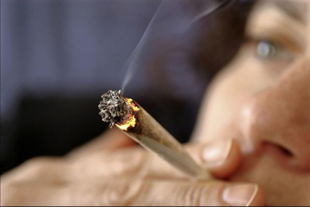 Réglementer le cannabis: le débat pointe son nez à Genève