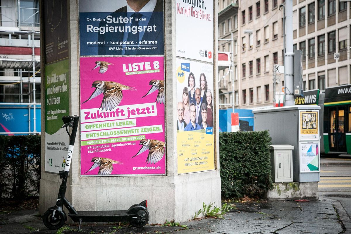 Dass in Basel Wahlkampf herrscht, ist vor allem auf den Plakatsäulen zu sehen.