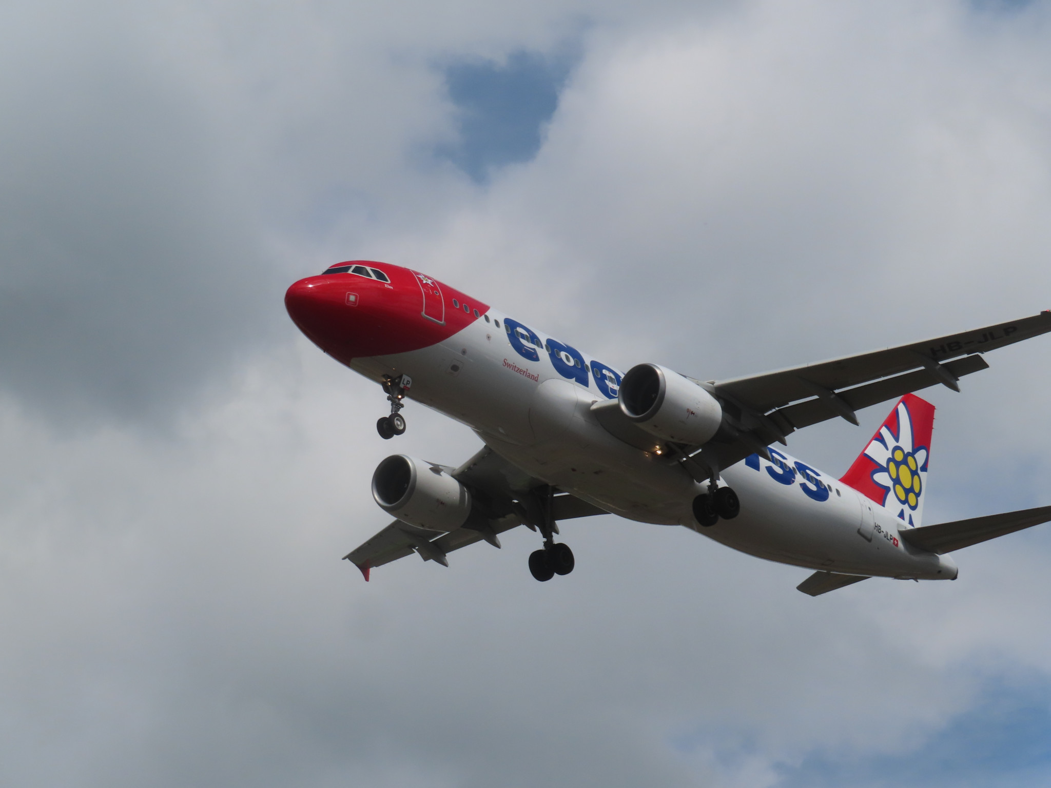 Flughafen Zürich: Airbus A320 von Edelweiss muss Start bei mehr als 260 km/h abbrechen
