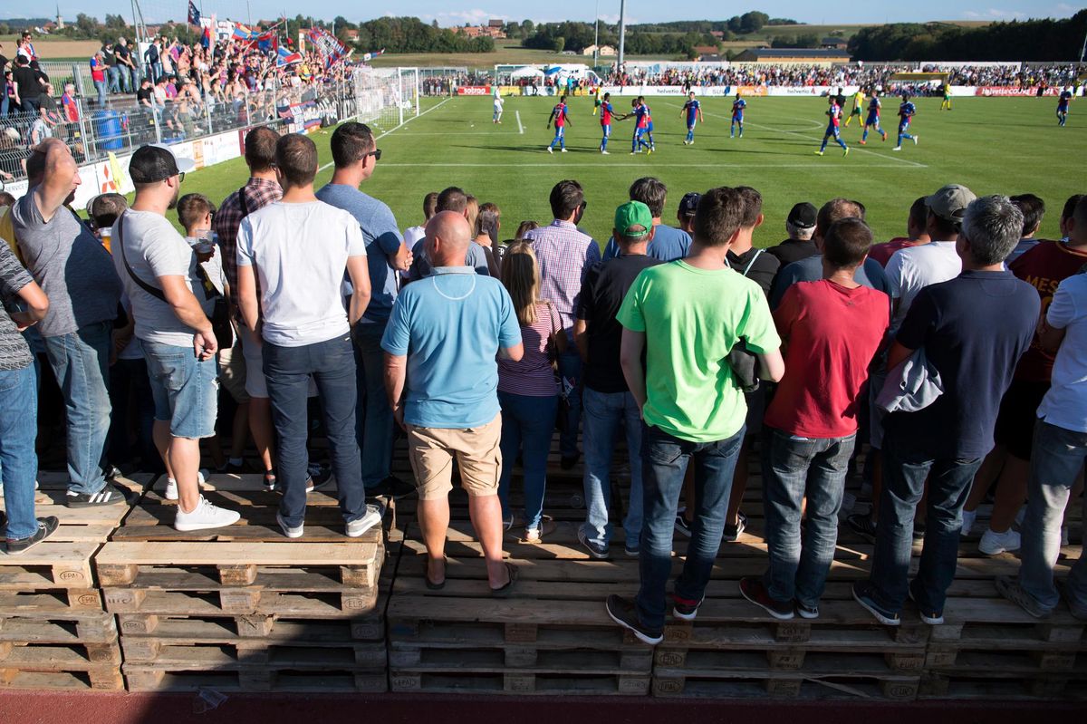 Les terrains des ligues amateurs, comme à Echallens, sont de plus en plus fréquentés par des agents de joueurs. 