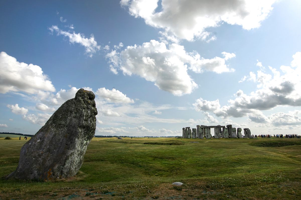 Stonehenge lors du solstice d’été, le 21 juin 2023.  Le site, construit entre 3000 et 1500 ans avant JC, accueille plus de 1,5 million de visiteurs par année. 