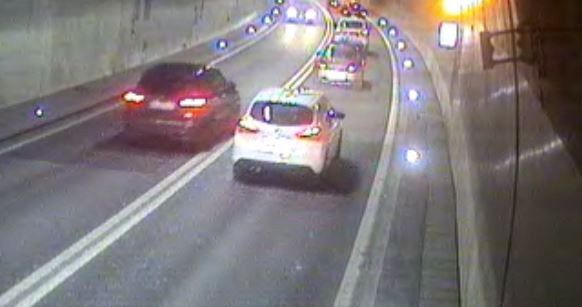 À contresens dans le tunnel de la Vue-des-Alpes, un automobiliste arrêté