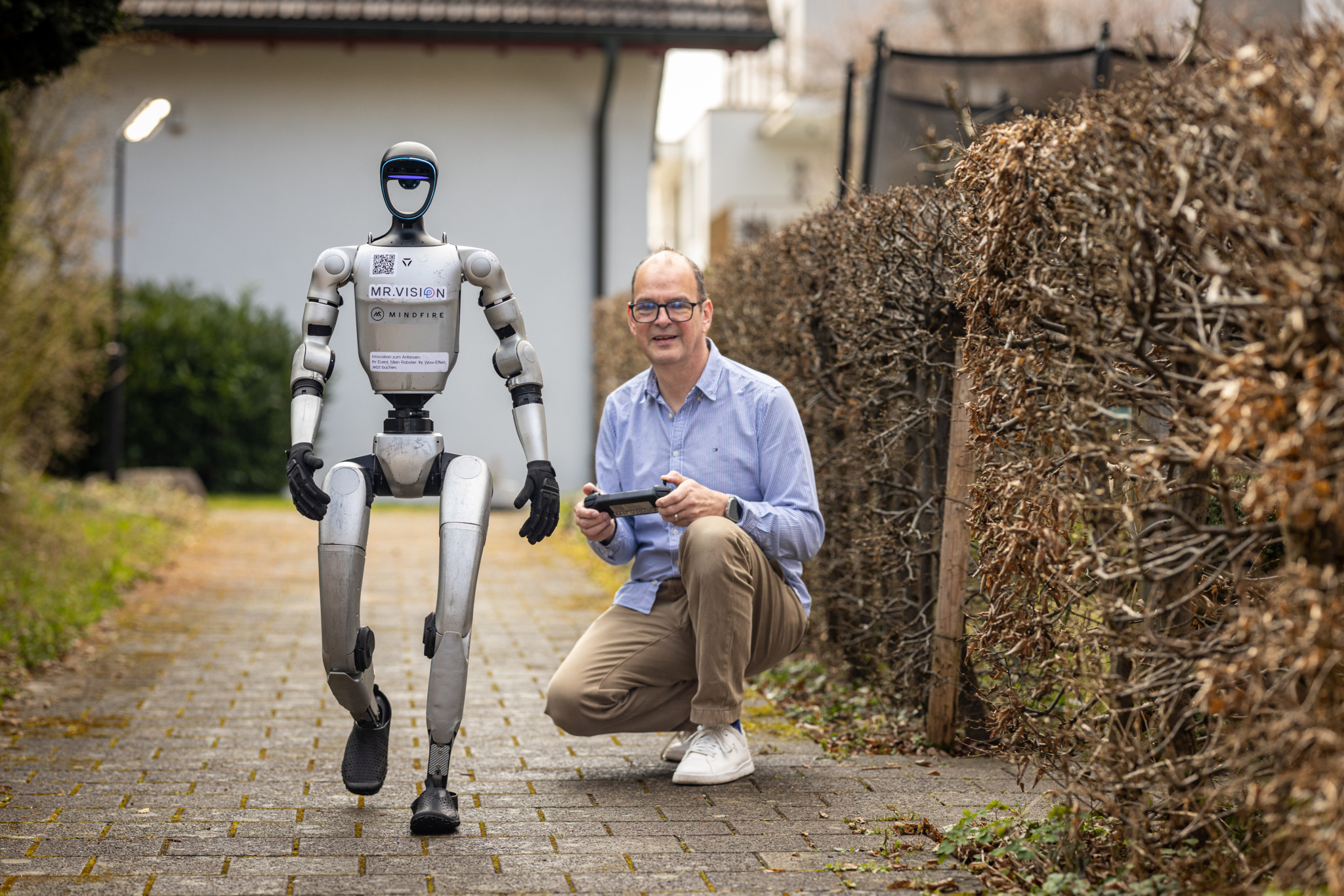 Modeschau in Seuzach: Schweizer Premiere: Bekleideter Roboter geht über den Laufsteg