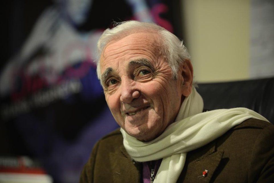 Le chanteur, âgé de 90 ans, est hospitalisé à titre préventif suite à une infection. Son concert prévu à l'Arena de Genève vendredi 10 octobre est annulé.