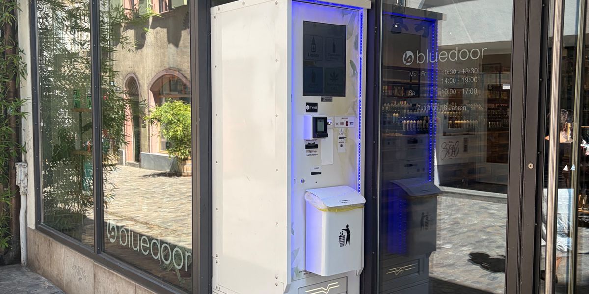 Basler-Denkmalschutz-Wilder-E-Zigaretten-Automat-im-Gerberg-sslein-Beh-rden-schreiten-ein