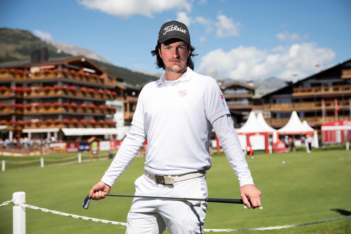 Le haut-valaisan Max Schliesing est engagé depuis trois ans dans le championnat NCAA, aux Etats-Unis, sous les couleurs de l’Université de Houston. Pour lui, il est clair que c’est le meilleur moyen d’apprendre à vivre avec une pression constante. 