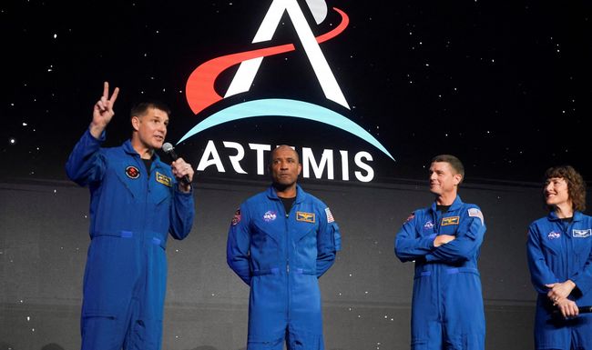 Drei US-Astronauten und ein Kanadier sollen im kommenden Jahr im Rahmen der Artemis-Mission den Mond umrunden.