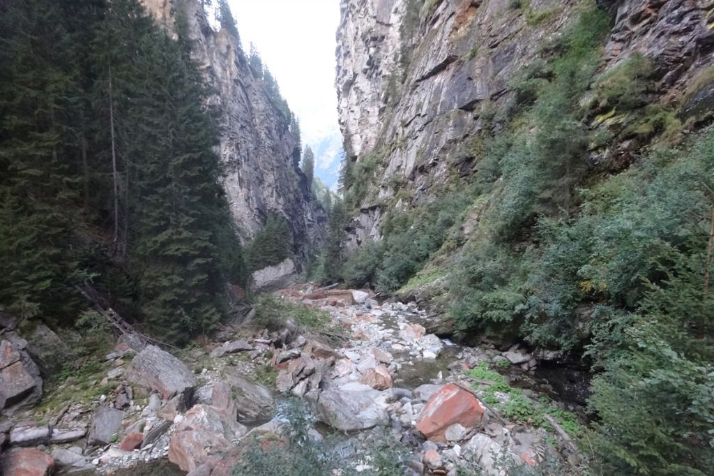 Un homme retrouvé mort au pied d'une paroi