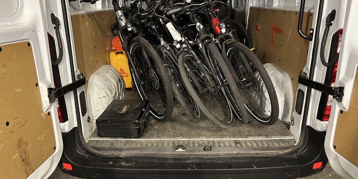 Basel: Customs stops van with ten stolen e-bikes