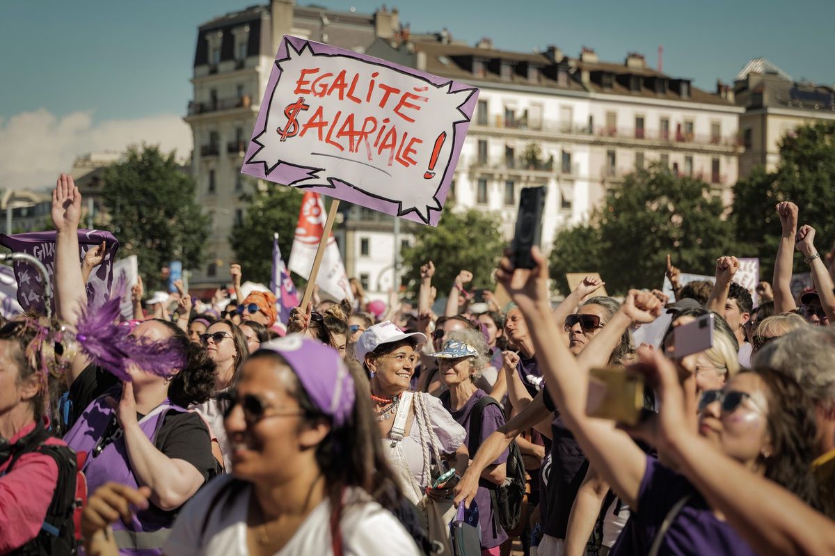 Genève, le 14 juin 2023. Grève Féministe 2023. Ambiance sur la Plaine de Plainpalais avant le départ du grand cortège.