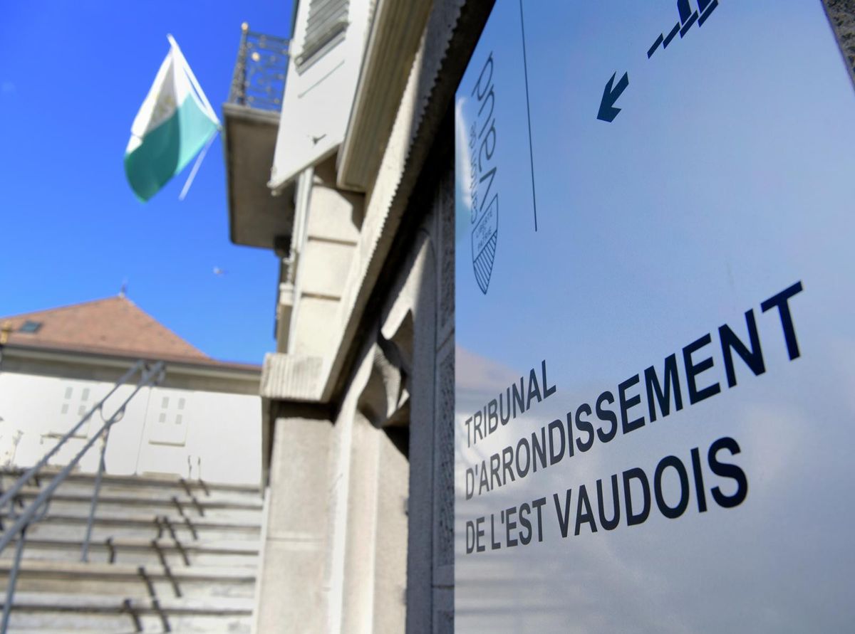 Les juges de la Cour correctionnelle de l’Est vaudois ont qualifié d’ «intolérables» les méthodes utilisées par ces parents pour tenter d’amener leur fille à renoncer à son amour de jeunesse.