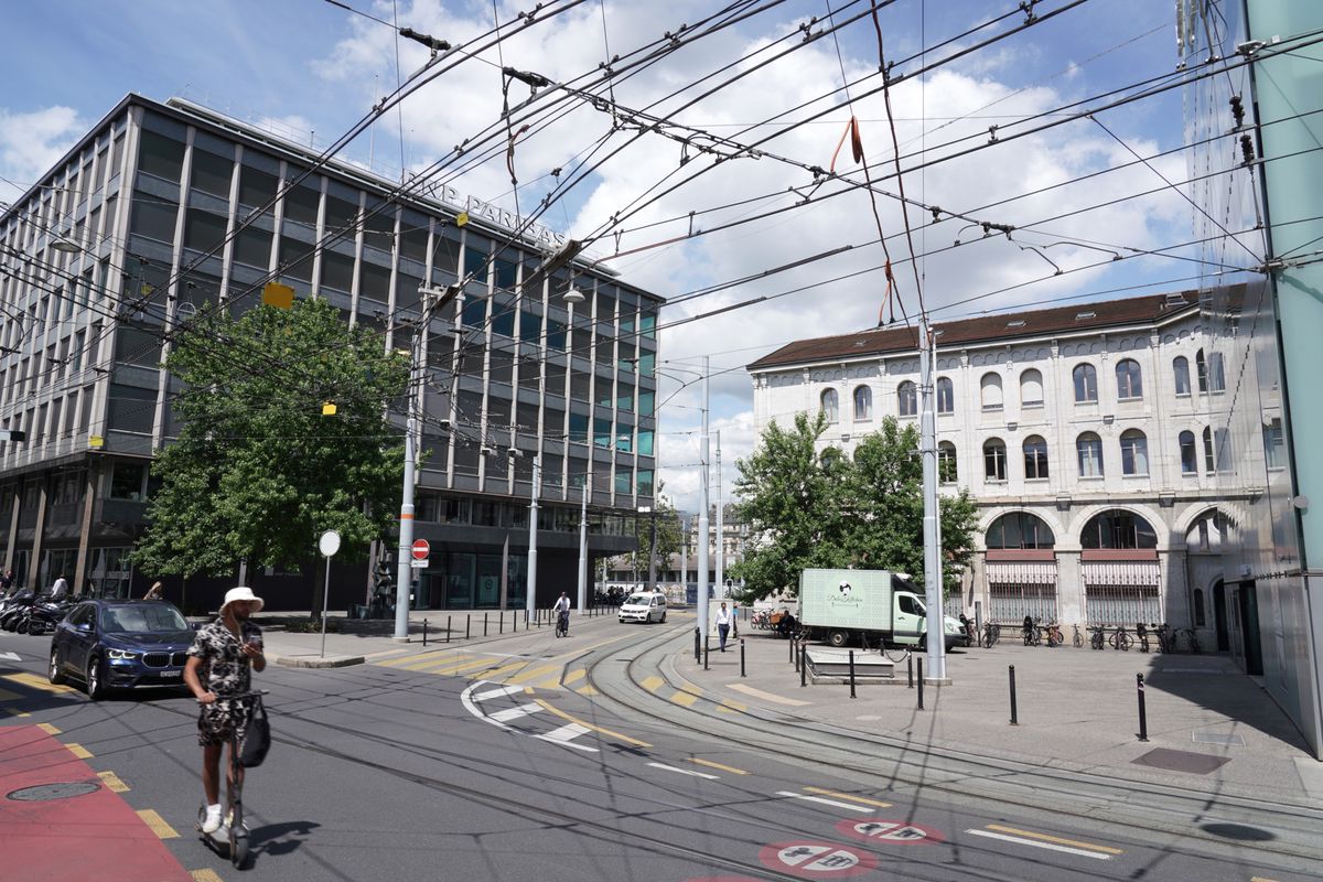 Genève le 02/07/2024 - La place de Hollande réaménagée grace à des fonds privés.