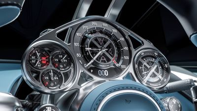 Le tableau de bord de la Bugatti Tourbillon conçu et fabriqué par Concepto à la Chaux-de-Fonds.