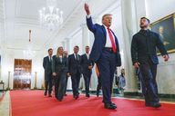Kniefall vor Trump: Wie Europa seine Unabhängigkeit für falsche Sicherheit opfert