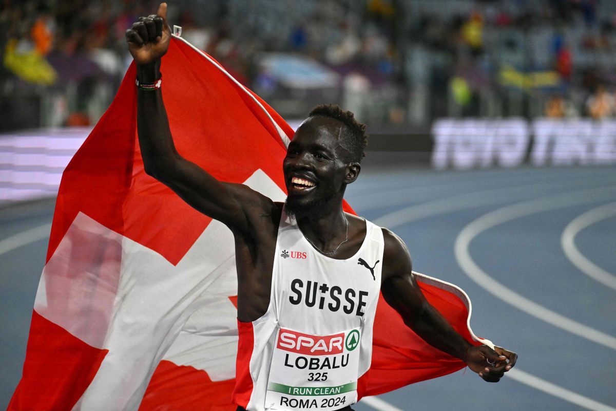 Switzerland's athlete Dominic Lokinyomo Lobalu celebrates winning the men's 10000m A-race during the European Athletics Championships at the Olympic stadium in Rome on June 12, 2024. (Photo by Andreas SOLARO / AFP)
