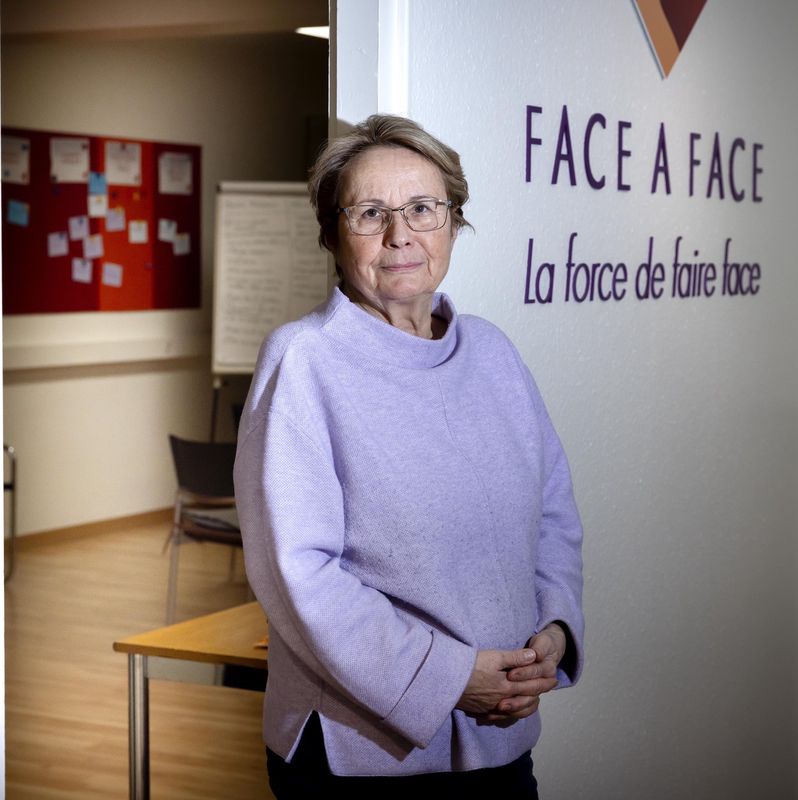 Claudine Gachet lors de l’annonce de la fin de l’association « Face à Face » aidant les adolescents à problèmes à Genève.