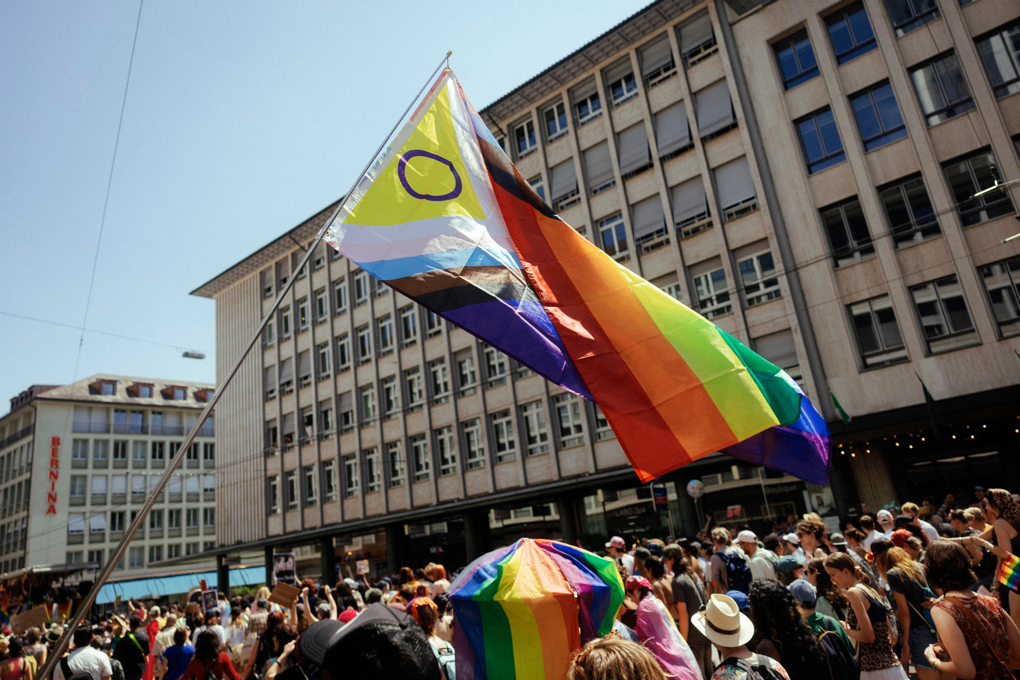 Pride in Zürich: Gemeinderat will Stadt in Regenbogenfarben leuchten lassen
