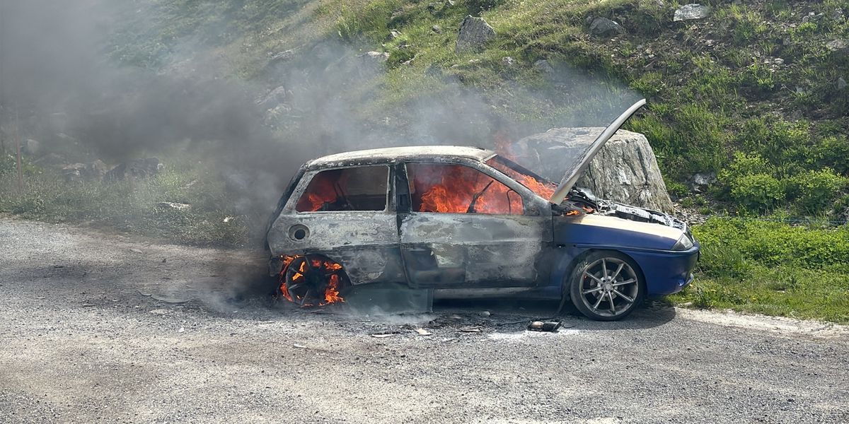 Gl-ck-im-Ungl-ck-auf-dem-Fl-elapass-Ein-kaputter-Auspuff-rettet-einem-Autofahrer-wom-glich-das-Leben