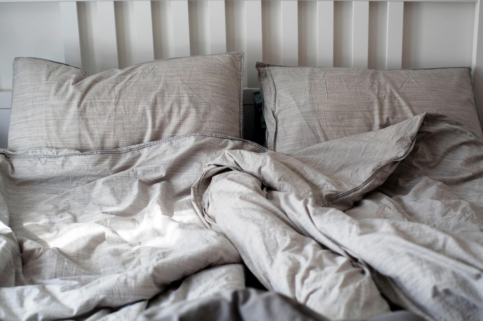 Lagen zwei Personen im Bett? Diese Frage musste das Obergericht beurteilen.