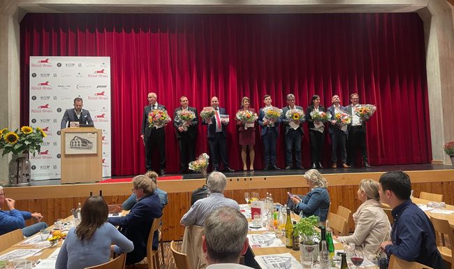 Sie haben Grund zum Feiern: Die gewählten SVP-Parlamentarier im Kanton Zürich.