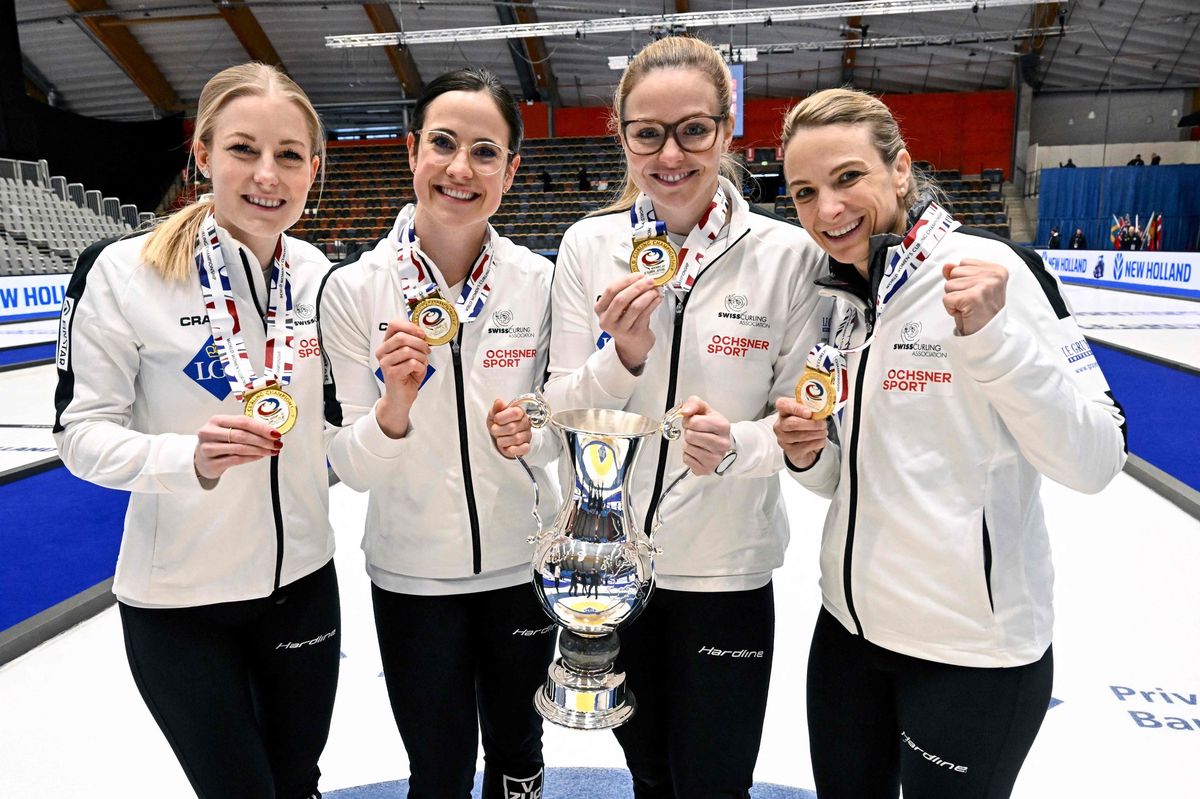 Briar Schwaller-Huerlimann, Carole Howald, Alina Paetz et Silvana Tirinzoni savourent un quatrième titre mondial consécutif remporté après avoir gagné leurs quatorze matches disputés à Sandviken, en Suède. 