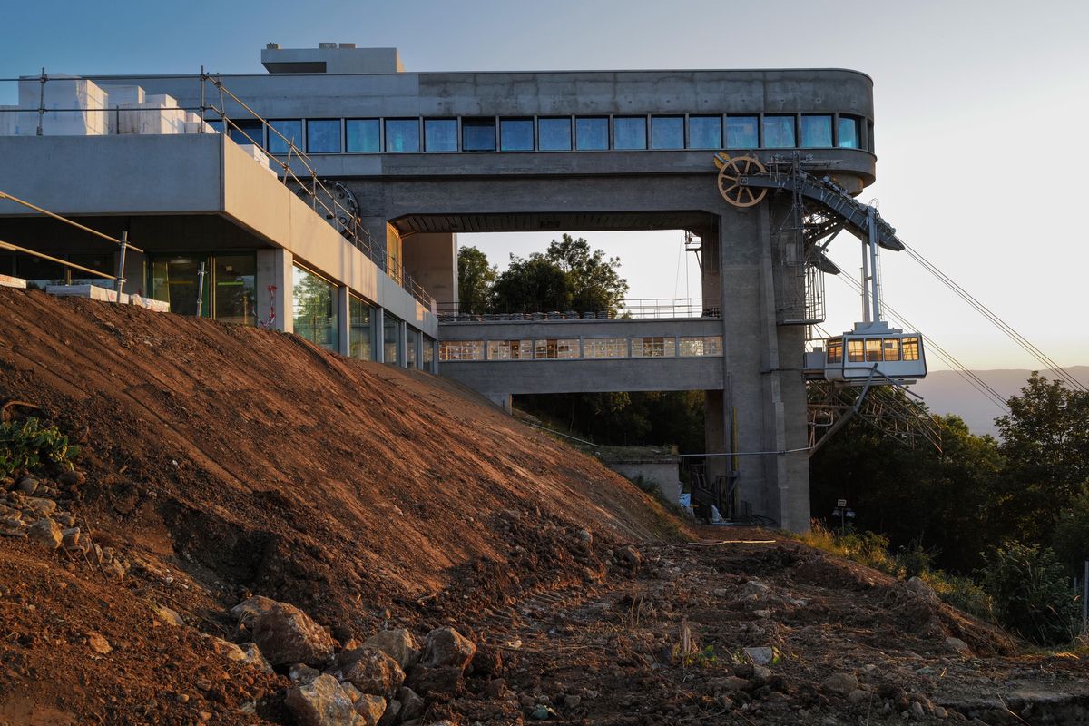 Chantier du téléphérique du Salève à Genève, prévu pour inauguration le 12 septembre 2023.