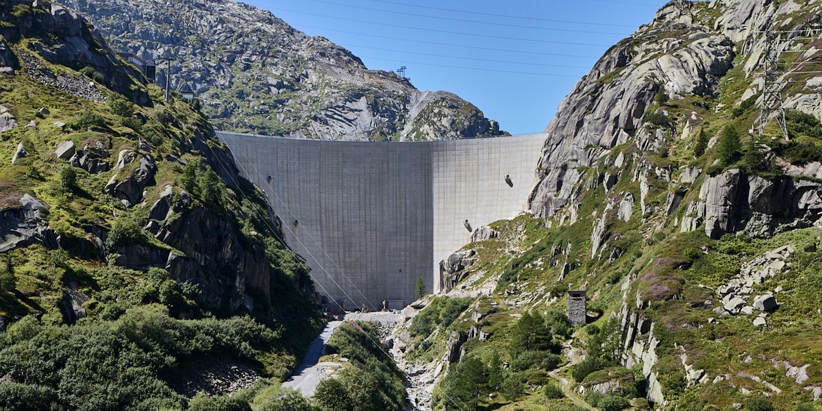 Bern: Leftists want lower taxes – and conservatives want more cooperatives